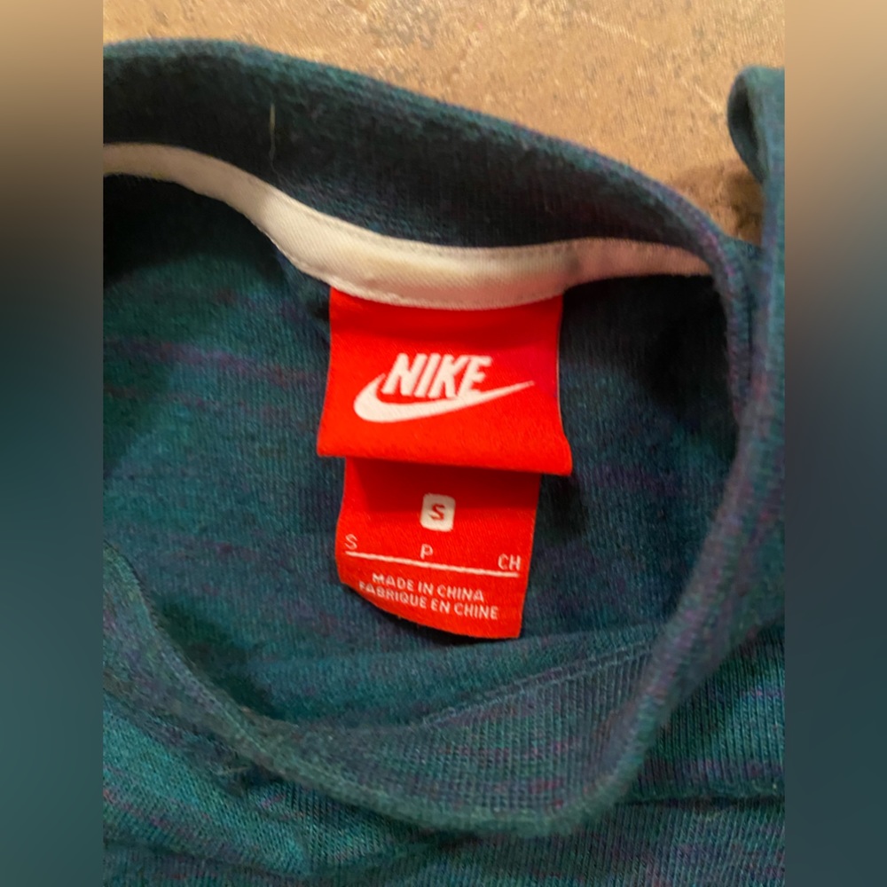 nike pullover - Picture 2 of 2